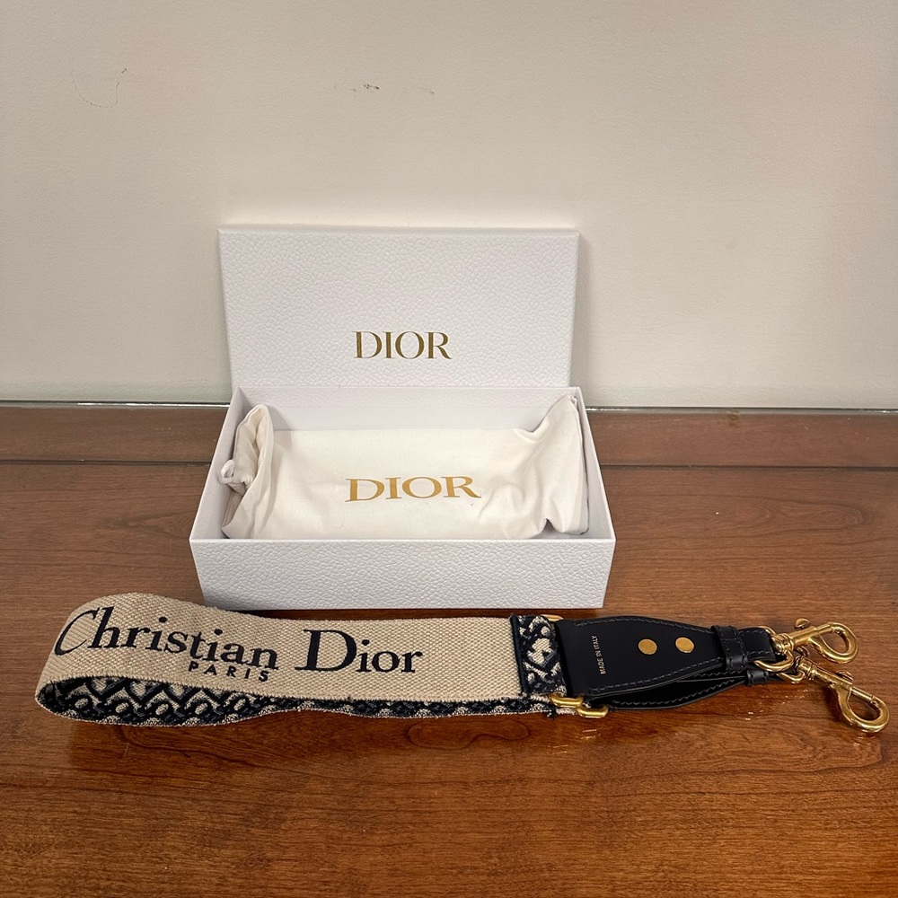DIOR SHOULDER STRAP WITH RING!!!